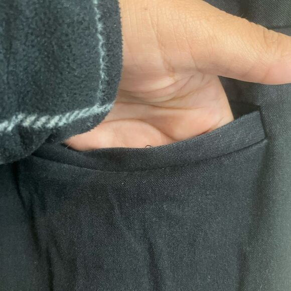 624. Anthropologie “The essential crop flare” black size 8 - Picture 9 of 9